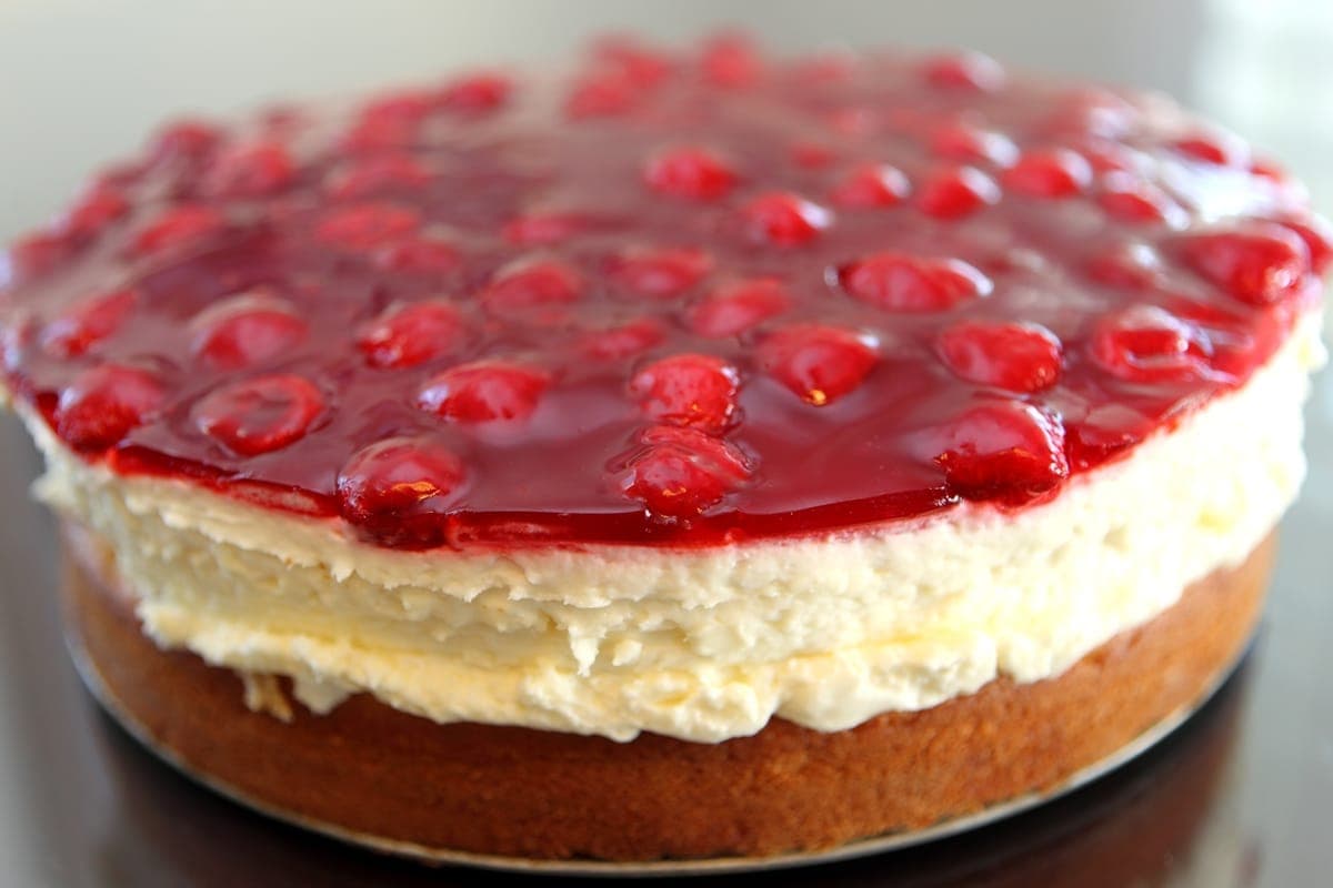 Raspberry Cream cakes
